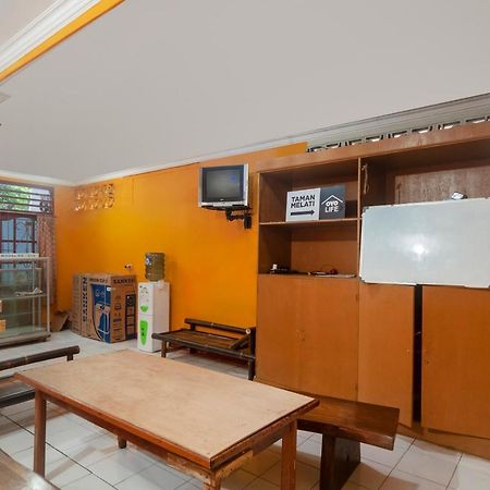 Hotel Oyo Life 3034 Taman Melati Depok Exterior foto