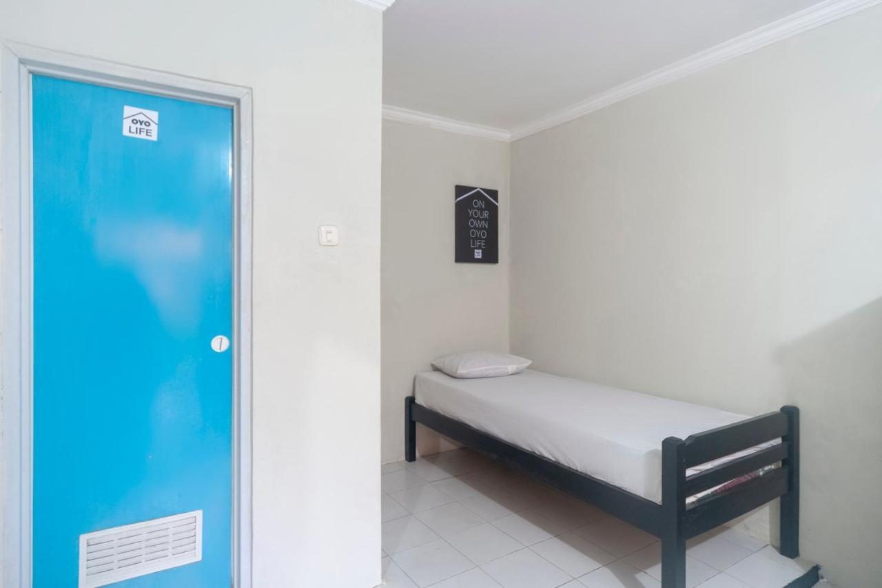 Hotel Oyo Life 3034 Taman Melati Depok Exterior foto