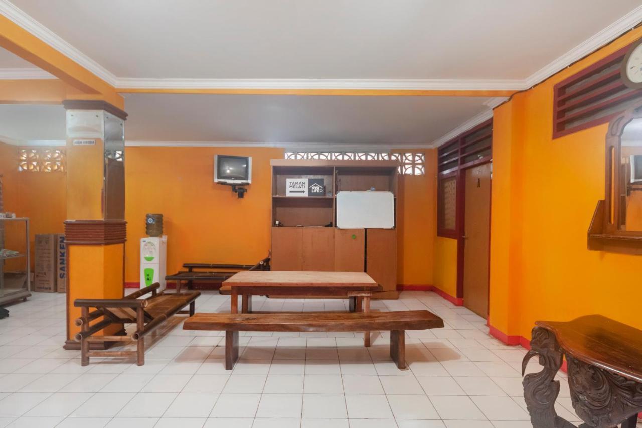 Hotel Oyo Life 3034 Taman Melati Depok Exterior foto